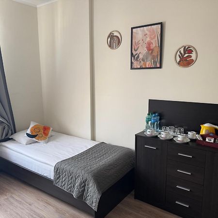 皮欧特克斯卡64号红屋酒店 罗兹 外观 照片